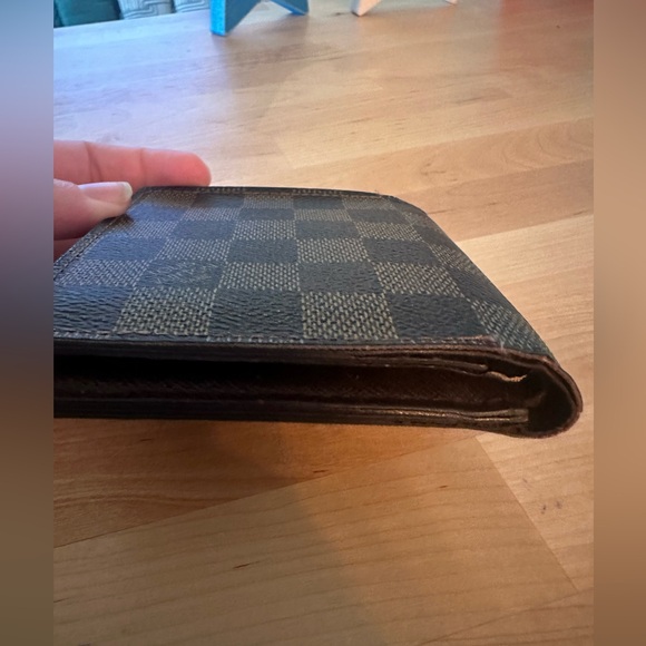 Men’s Louis Vuitton Damien Bifold Wallet - Picture 5 of 12